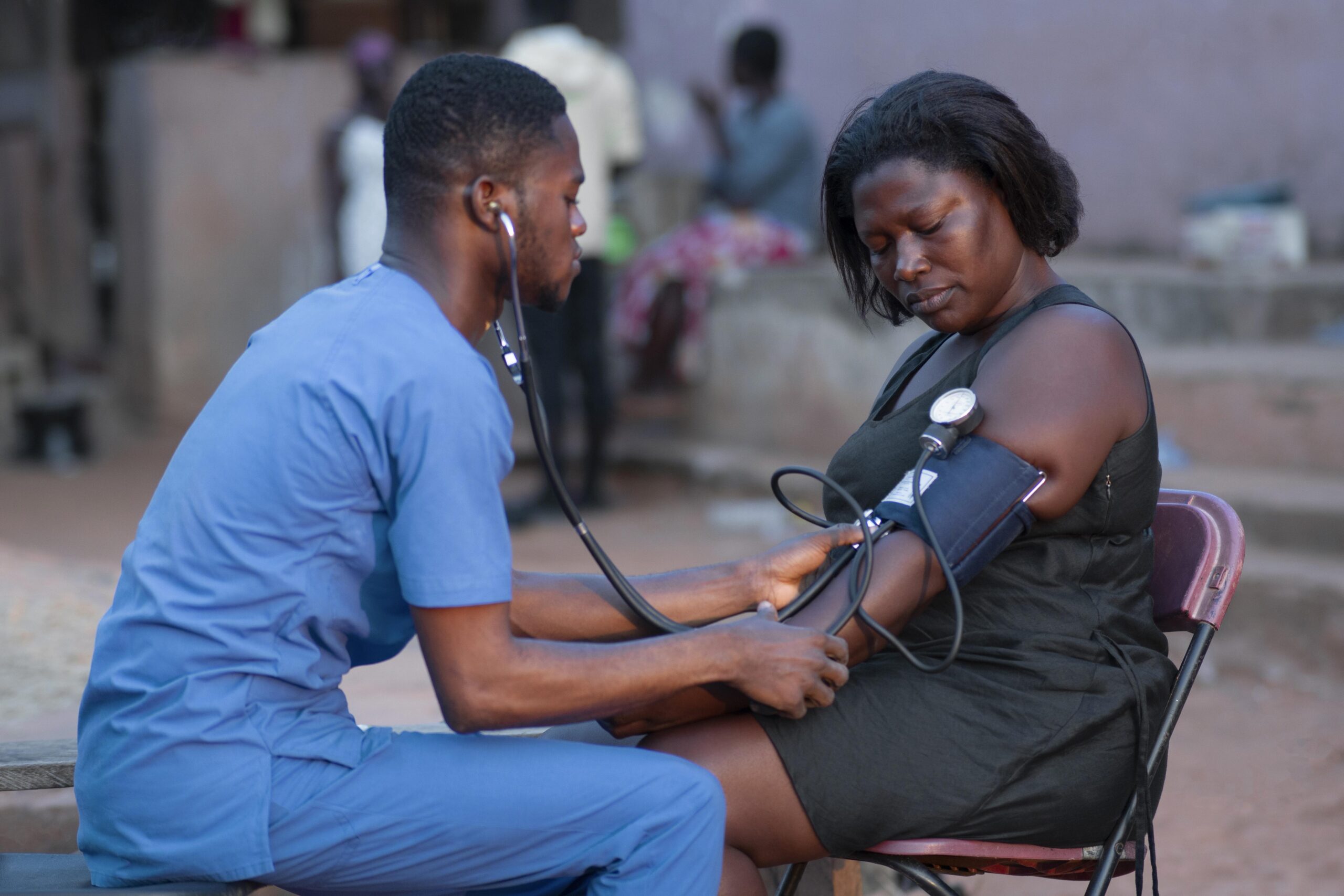 africa-humanitarian-aid-doctor-taking-care-patient